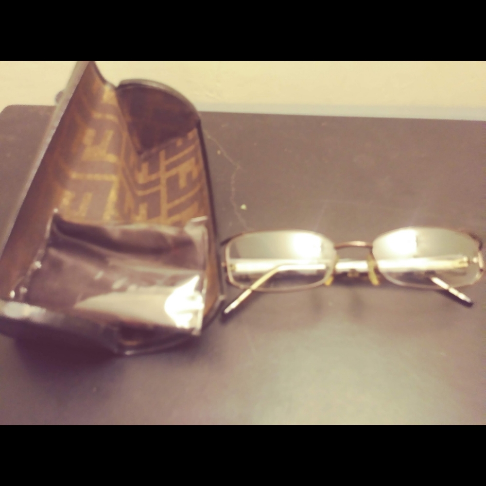 Fendi (Authentic) - Picture 3 of 3